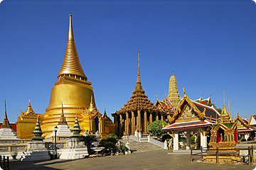 De overdadig gedecoreerde Wat Phra Kaeo