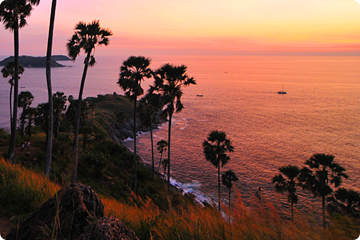 Zonsondergang bij Laem Phromthep, Phuket