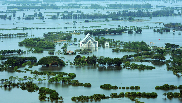 Moessonregens en overstromingen teisteren Thailand