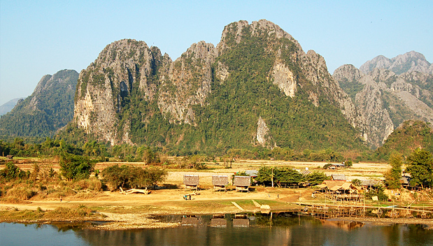 Nieuwe busroute naar Laos