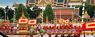 Koninklijke Processie met boten in Bangkok