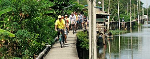 Fiets buiten de gebaande paden in Bangkok