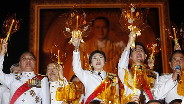 Kaarslicht ceremoniën voor de Koning