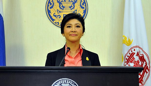 Yingluck ontbindt parlement maar treedt niet af