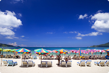 Het zonovergoten Patong Beach, Phuket